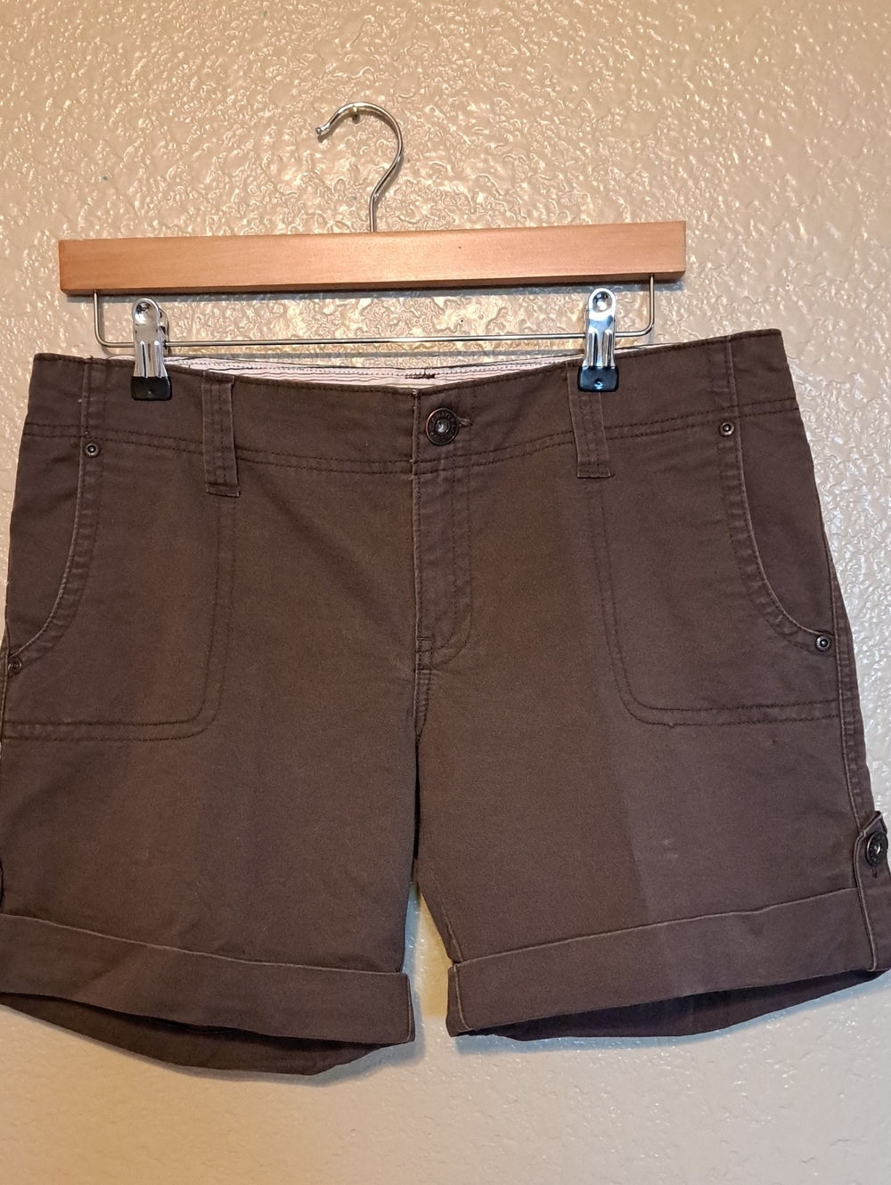 Old Navy Women's Size 10 Brown Roll-Cuff Bermuda Shorts.